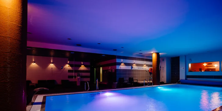 Doprajte si neobmedzený wellness s thajskou masážou či chutnou večerou v Holiday Inn