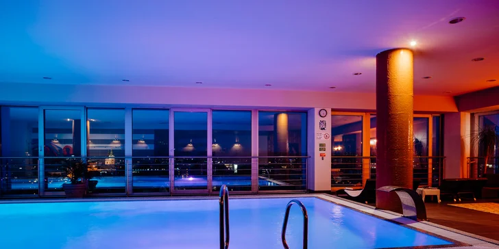 Doprajte si neobmedzený wellness s thajskou masážou či chutnou večerou v Holiday Inn
