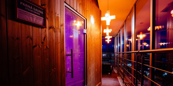 Doprajte si neobmedzený wellness s thajskou masážou či chutnou večerou v Holiday Inn