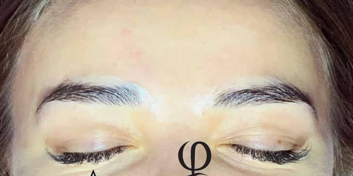 Nádherné obočie vďaka microbladingu technikou Phibrows