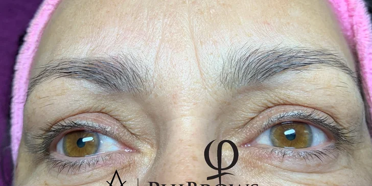 Nádherné obočie vďaka microbladingu technikou Phibrows