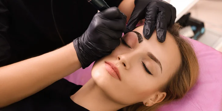 Nádherné obočie vďaka microbladingu technikou Phibrows