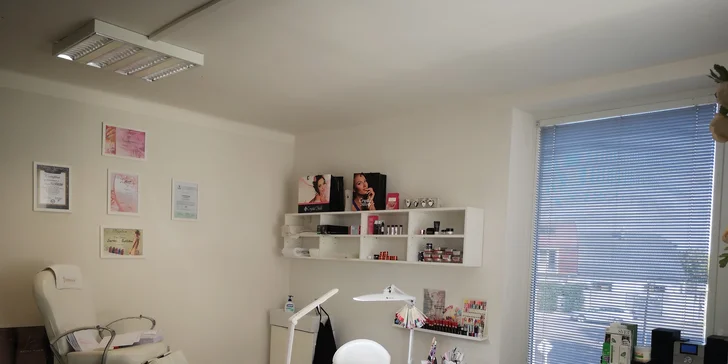Prvotriedne gélové nechty či lakovanie gél lakom