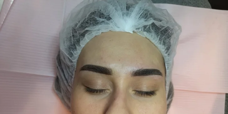 Precízny permanentný make-up obočia čepieľkovou i púdrovou metódou