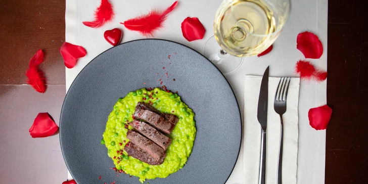 Nevšedná valentínska večera pre 2 osoby v CUBES Restaurant