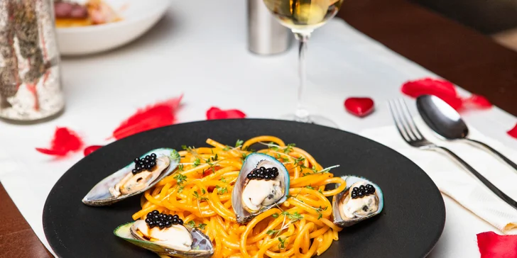 Nevšedná valentínska večera pre 2 osoby v CUBES Restaurant