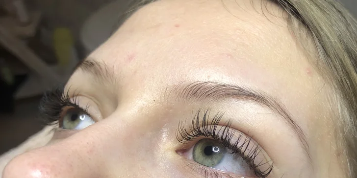 Kompletné balíčky čistenia pleti, 3D mihalnice, laminácia obočia či lash lifting