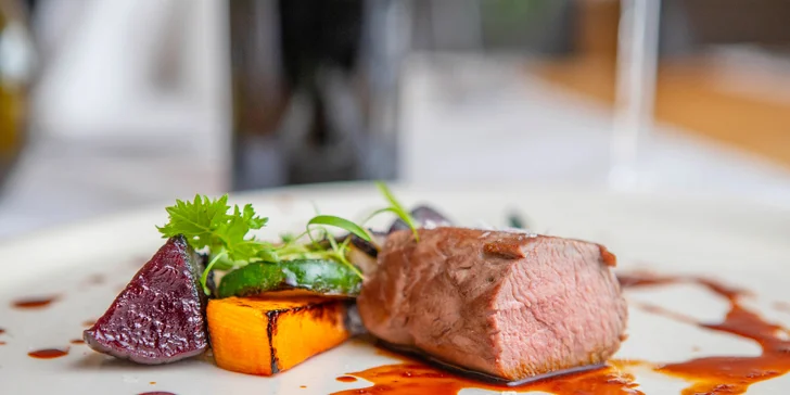 5-chodové degustačné menu s prémiovými vínami alebo otvorený voucher v reštaurácii ELESKO