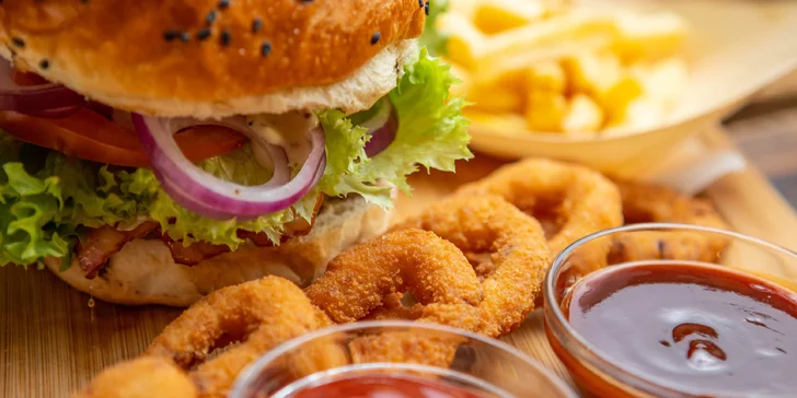 Burger doma nespravíš! Donáška alebo rozvoz i s tankovým pivkom pre dvoch