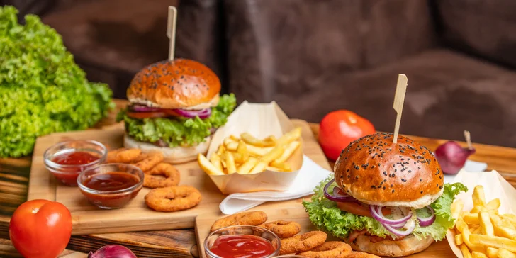 Burger doma nespravíš! Donáška alebo rozvoz i s tankovým pivkom pre dvoch