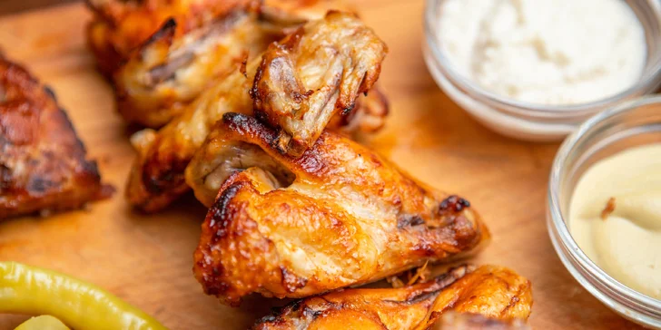 Grilované krídelká, rebierka a pivo pre dvoch: osobný odber i donáška