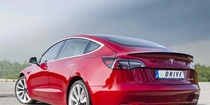 Zažite luxusnú jazdu a adrenalínové zrýchlenie v TESLA MODEL 3 PERFORMANCE ako vodič či spolujazdec
