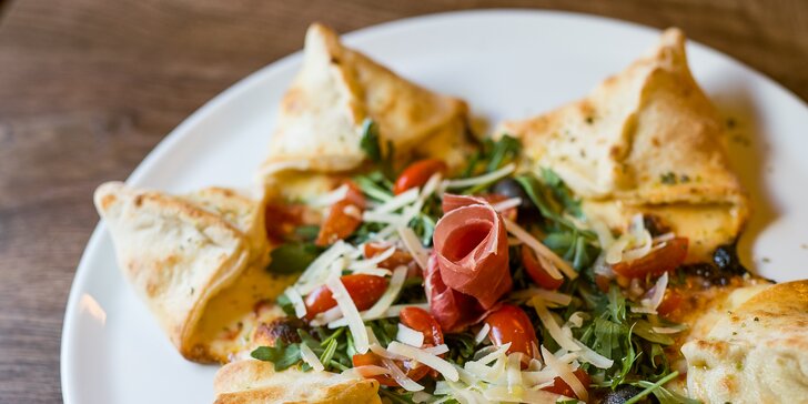 Talianska pizza pečená na dreve v pizzerii Originale: na výber 22 druhov