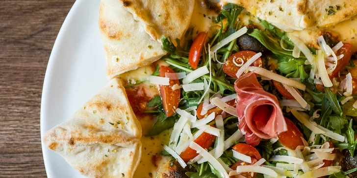 Talianska pizza pečená na dreve v pizzerii Originale: na výber 30 druhov