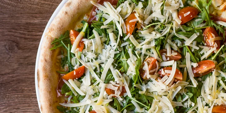 Talianska pizza pečená na dreve v pizzerii Originale: na výber 30 druhov