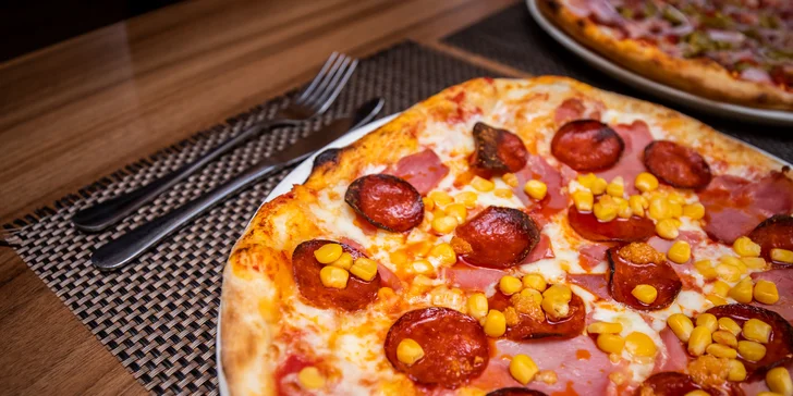 Mega burger menu alebo pizza podľa vlastného výberu