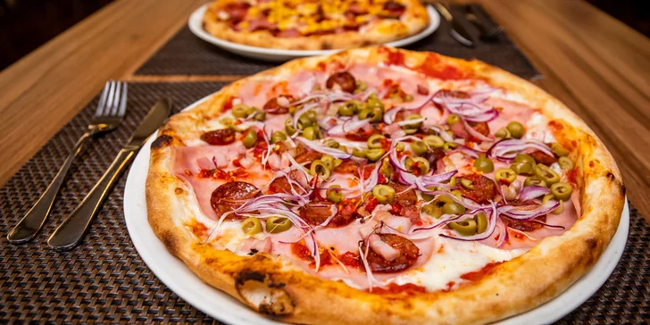 Mega burger menu alebo pizza podľa vlastného výberu