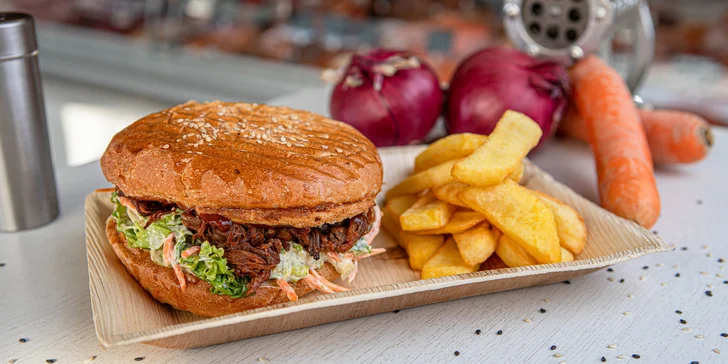 Nevar! Skoč si po hovädzí Pulled burger z poctivého slovenského mäsa aj s hranolčekmi