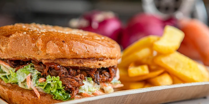 Nevar! Skoč si po hovädzí Pulled burger z poctivého slovenského mäsa aj s hranolčekmi