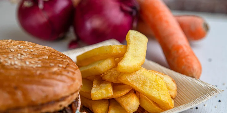 Nevar! Skoč si po hovädzí Pulled burger z poctivého slovenského mäsa aj s hranolčekmi