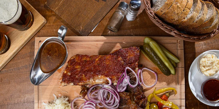 Pravý americký burger s hranolčekmi alebo pivovarská doska + pivo ŽiWELL