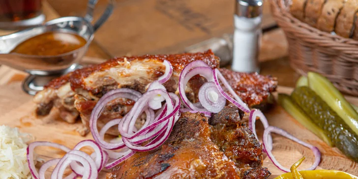 Pravý americký burger s hranolčekmi alebo pivovarská doska + pivo ŽiWELL