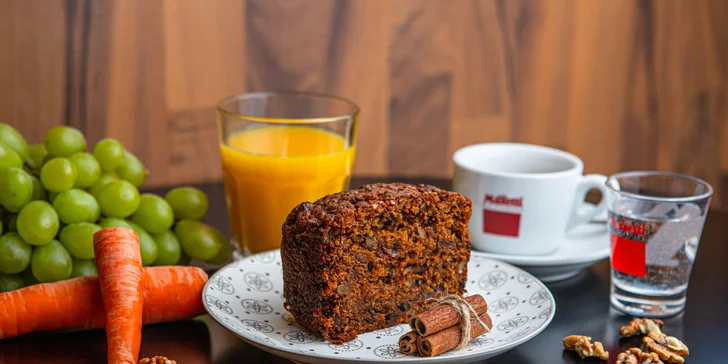 Lahodne sladké raňajky v cukrárni Tasty