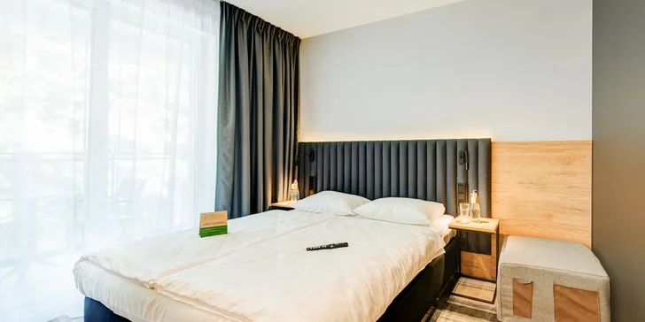 Dovolenka pri Baltskom mori: moderný rezort s wellness, vonkajším bazénom a polpenziou, 5 min. od pláže