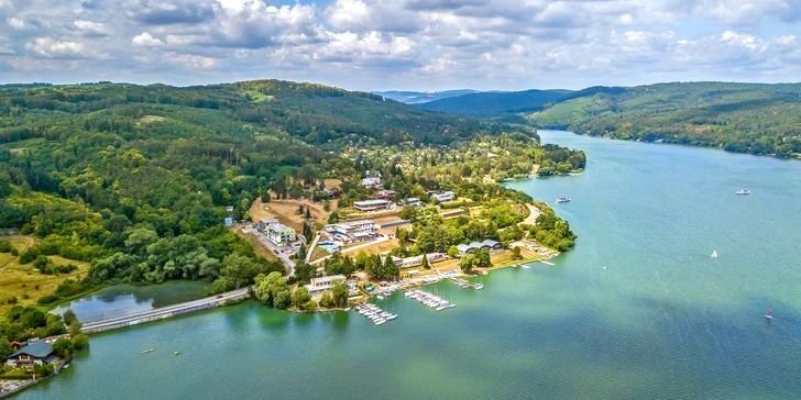 Výnimočný relax pri Brnianskej priehrade: bohatá polpenzia a oddych vo wellness