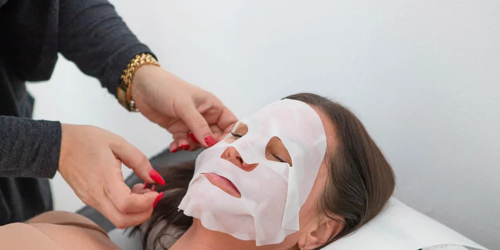 Queen therapy: Okamžité vyhladenie vrások a odstránenie akné.