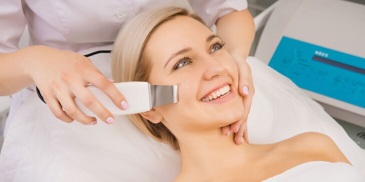 Hĺbkové čistenie pleti ultrazvukom alebo masáž tváre a krku + úprava obočia