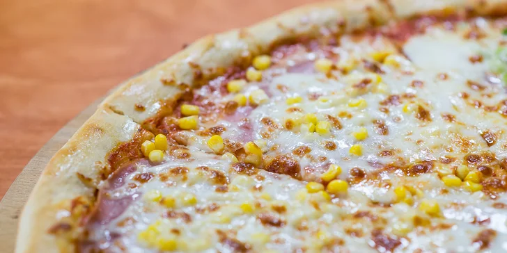 Pizza burger s hranolčekmi, XL pizza alebo mega veľká pizza s priemerom až 50 cm