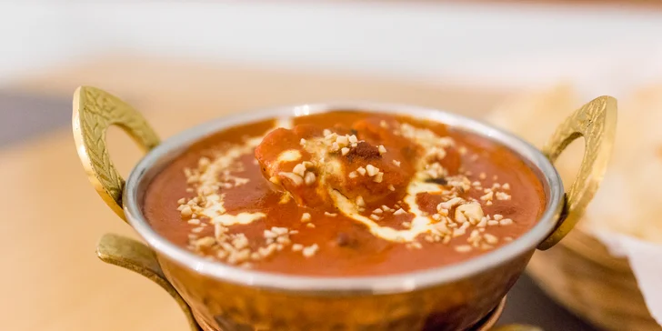 Butter chicken masala s basmati ryžou alebo indickým chlebom