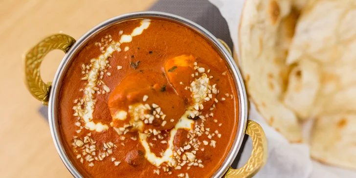 Butter chicken masala s basmati ryžou alebo indickým chlebom