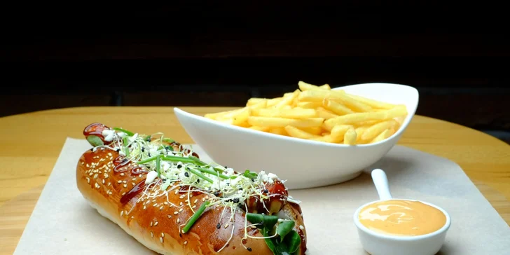 Hotdog či burger s hranolčekmi vo vychýrenom Massimo street food