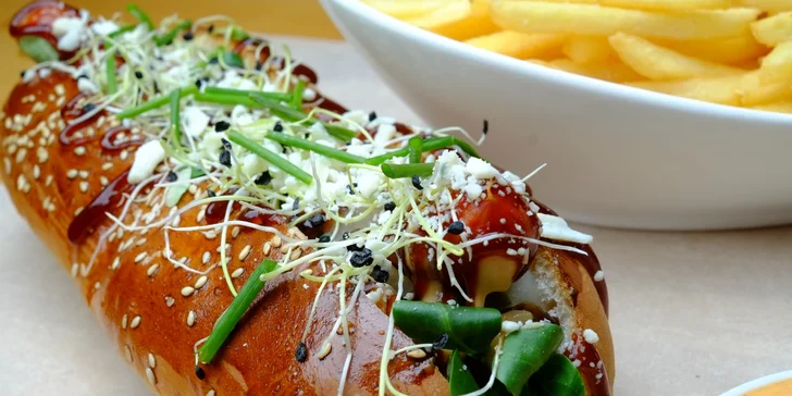 Hotdog či burger s hranolčekmi vo vychýrenom Massimo street food