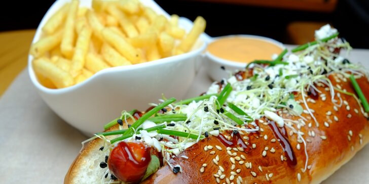 Hotdog či burger s hranolčekmi vo vychýrenom Massimo street food