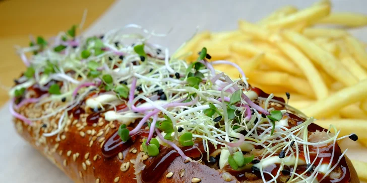 Hotdog či burger s hranolčekmi vo vychýrenom Massimo street food