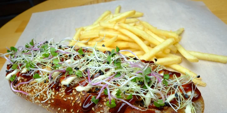 Hotdog či burger s hranolčekmi vo vychýrenom Massimo street food