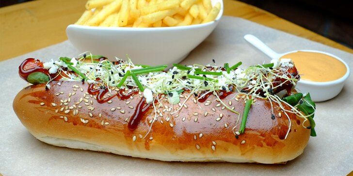 Hotdog či burger s hranolčekmi vo vychýrenom Massimo street food