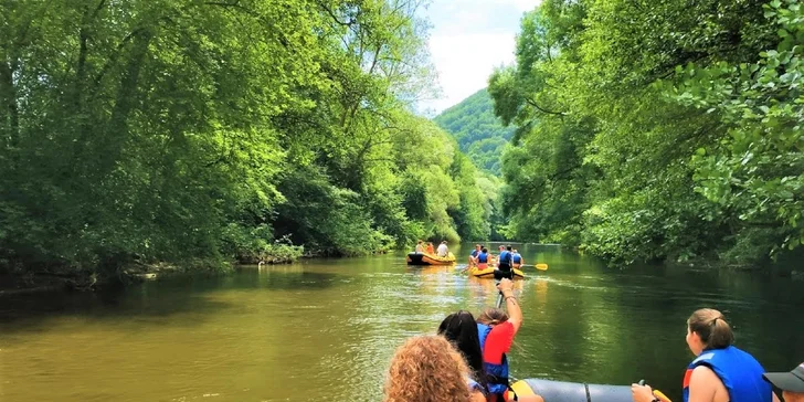 Nasadnite na raft alebo kanoe a splavujte Hron!