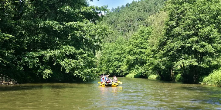 Nasadnite na raft alebo kanoe a splavujte Hron!