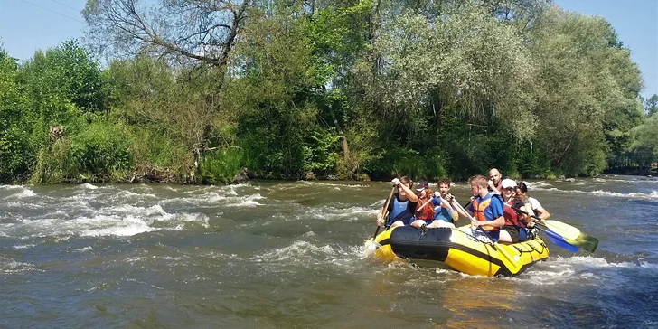 Nasadnite na raft alebo kanoe a splavujte Hron!