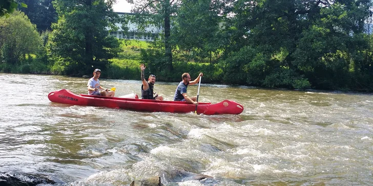 Nasadnite na raft alebo kanoe a splavujte Hron!