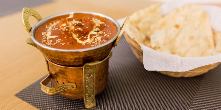 Butter chicken masala s basmati ryžou alebo indickým chlebom