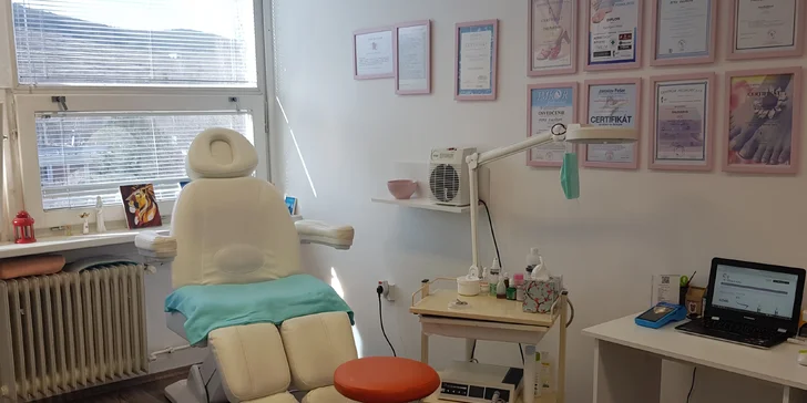 Prístrojová pedikúra s parafínovým zábalom + odborné poradenstvo