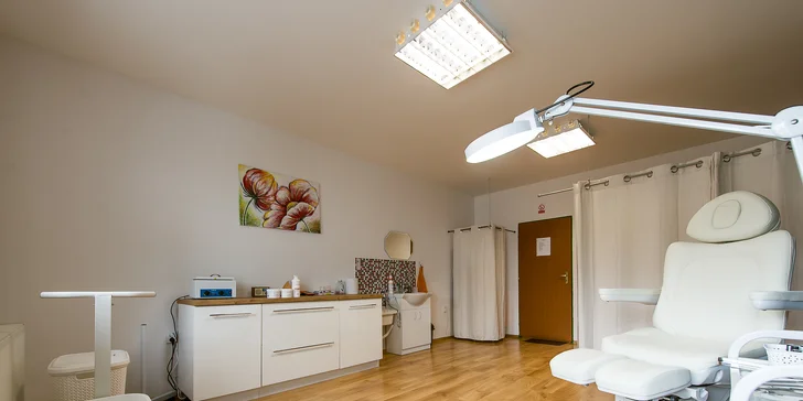 Odmeňte svoje nohy s wellness či kombinovanou pedikúrou v salóne Betty