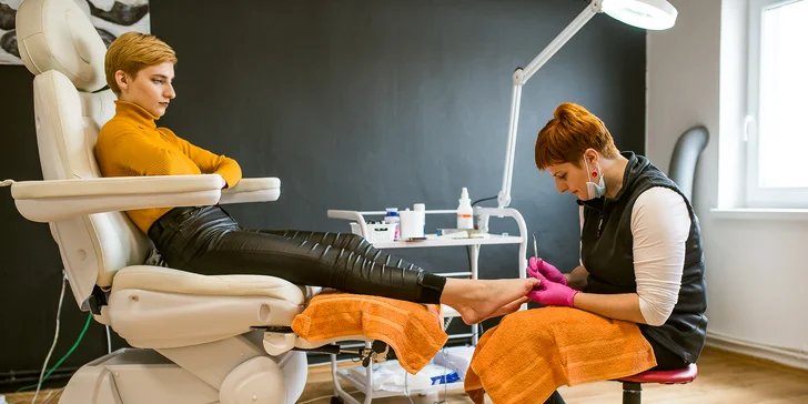 Odmeňte svoje nohy s wellness či kombinovanou pedikúrou v salóne Betty