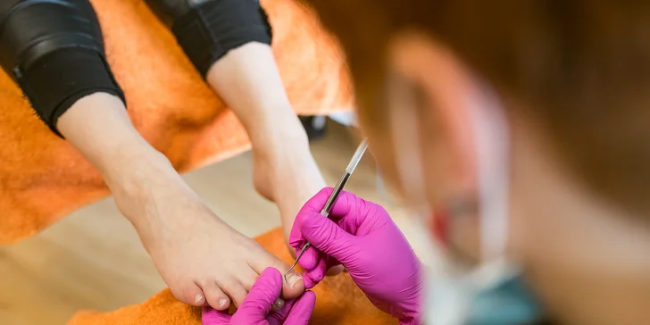 Odmeňte svoje nohy s wellness či kombinovanou pedikúrou v salóne Betty
