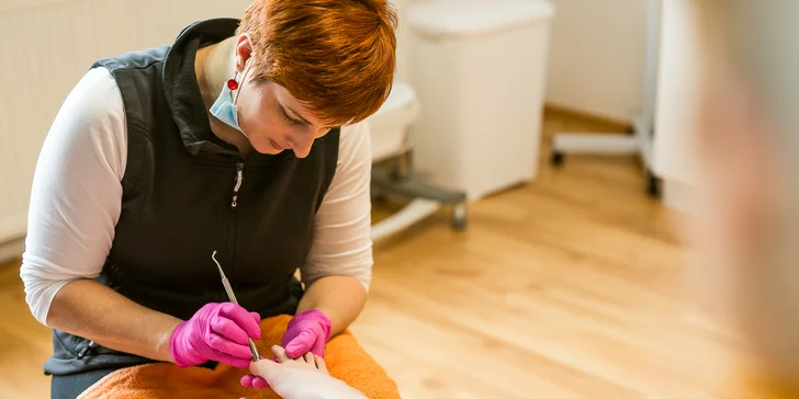 Odmeňte svoje nohy s wellness či kombinovanou pedikúrou v salóne Betty